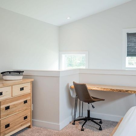 Mountain Dreams - Revelstoke Home Near Rmr Экстерьер фото
