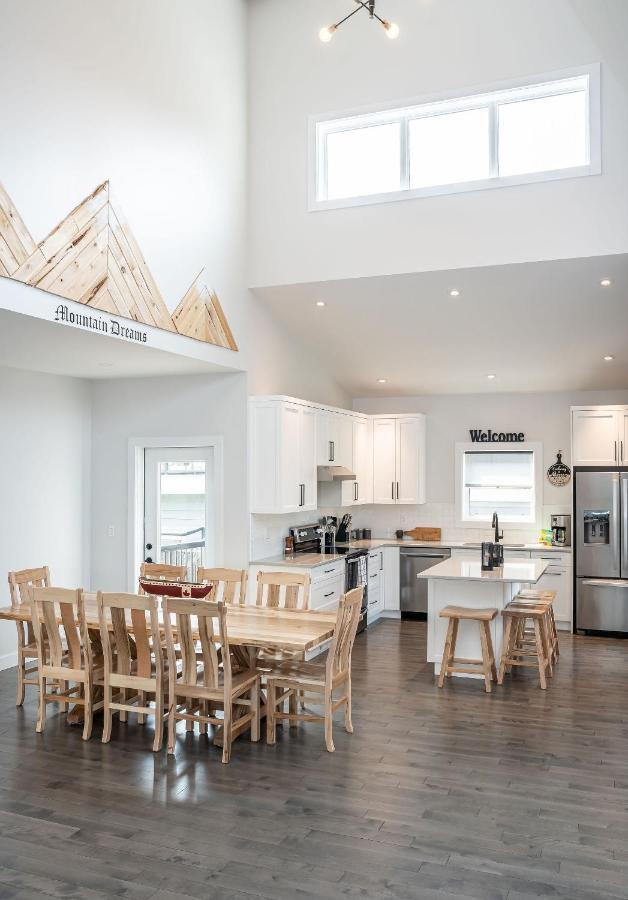 Mountain Dreams - Revelstoke Home Near Rmr Экстерьер фото
