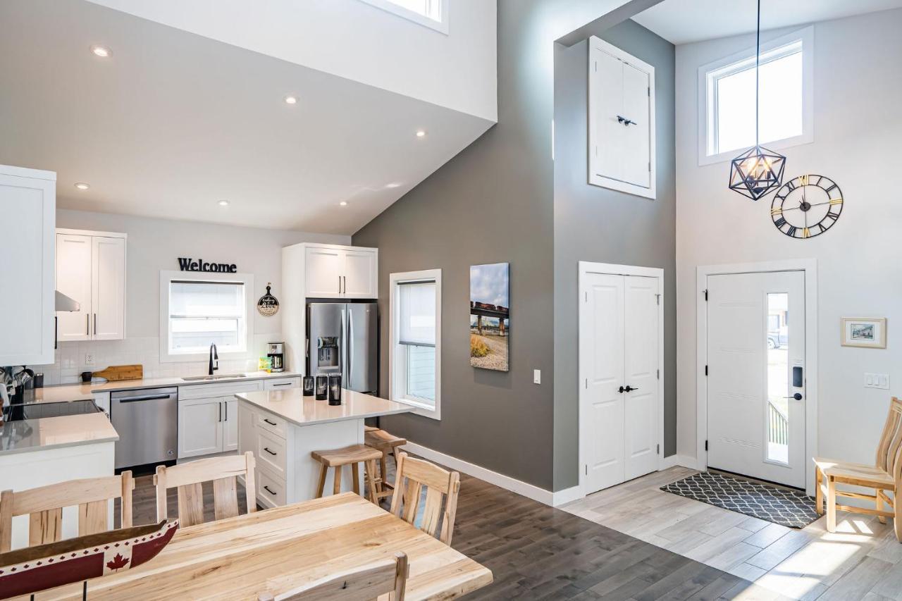 Mountain Dreams - Revelstoke Home Near Rmr Экстерьер фото