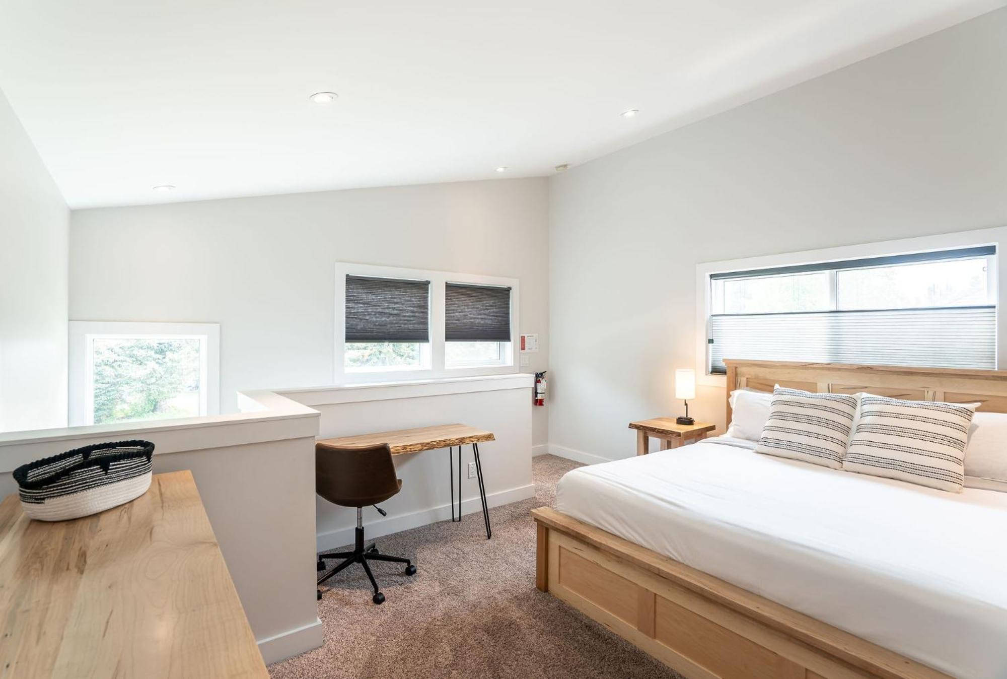 Mountain Dreams - Revelstoke Home Near Rmr Экстерьер фото
