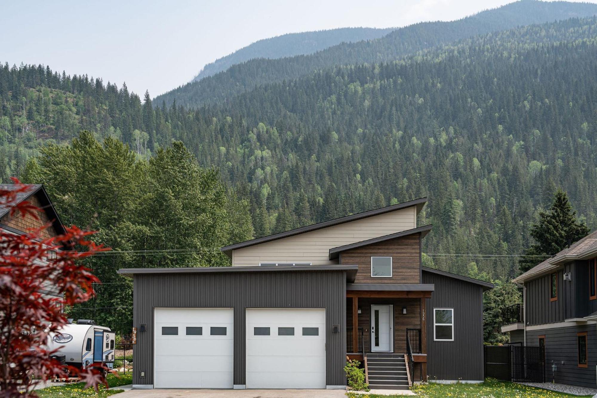 Mountain Dreams - Revelstoke Home Near Rmr Экстерьер фото